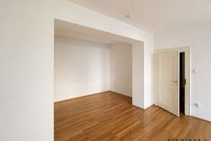 ELVIRA, Schwabing: 
Charmanter 3-Zimmer-Altbau in Bestlage mit großer Küche und viel Potenzial – Die vollständige Adresse der Immobilie erhältst du vom Anbieter., 80796 Neuschwabing, München – Vorschaubild 3
