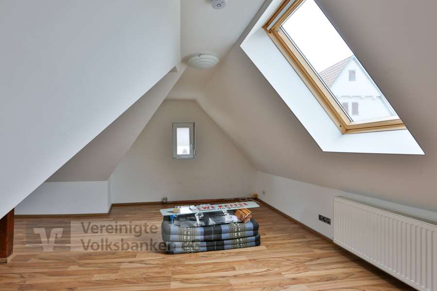 Immobilie in Gäufelden - Charmantes Einfamilienhaus mit vermieteter Einliegerwohnung - Willkommen in Ihrer neuen Immobilie - Bild 2