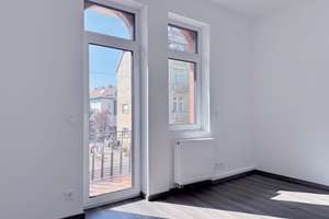 Erstbezug! Lichtdurchflutete und großzügige 2-Zimmer-Altbauwohnung mit 2 Balkonen.  – Veilchenstraße 17, 76131 Oststadt, Karlsruhe – Vorschaubild 3