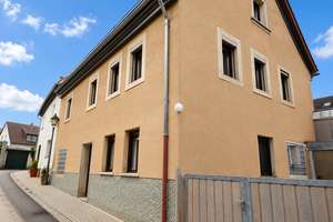 Einfamilienhaus mit Garage und Stellplatz in Rottenbauer zu verkaufen – Die vollständige Adresse der Immobilie erhältst du vom Anbieter., 97084 Rottenbauer, Würzburg – Vorschaubild 1
