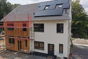 Stilvolles Zweifamilienhaus mit Panorama-Erker, Terrasse & Balkon – Wohnen mitten in Hof (Saale) – Die vollständige Adresse der Immobilie erhältst du vom Anbieter., 95028 Innenstadt, Hof – Vorschaubild 1