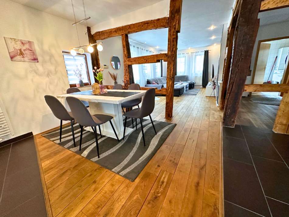 Essplatz mit Blick ins Wohn...