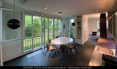 Studio Wohnen und Arbeiten im Grünen mit Designinterieur möbliert
