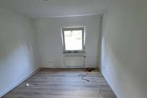 Frisch renovierte Zimmer in einer WG am Haardter Berg, Uninähe, Terasse, Teilmöbiliert. Für Frauen