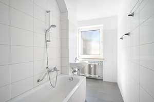 Top 4 Zimmer. Top Kaufpreis. Und Potenzial zur Gestaltung. – Nimrodstrasse 8, 82256 Fürstenfeldbruck – Vorschaubild 3