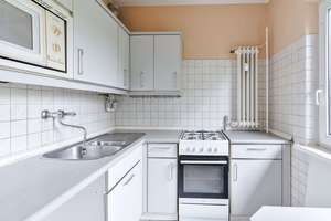 Kompakte Wohnung mit Entwicklungspotenzial für Eigennutzer oder Anleger – Die vollständige Adresse der Immobilie erhältst du vom Anbieter., 10587 Charlottenburg, Berlin – Vorschaubild 3