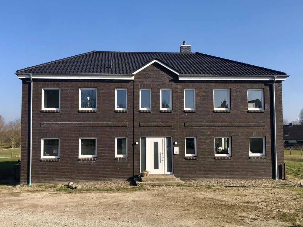 Immobilie in Wangels - Modernes Landanwesen (Bj. 2021) mit Wohnhaus, Halle, Bauland und ca. 4 ha Land - Bild 0