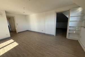 RENOVIERTE, GROSSZÜGIGE 2-ZIMMER-DG-WOHNUNG MIT EINBAUKÜCHE IN RUHIGEM 6-PARTEIENHAUS – 67065 Mundenheim, Ludwigshafen am Rhein – Vorschaubild 4