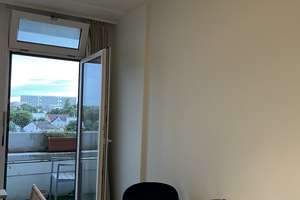 Stilvolle, modernisierte 1-Zimmer-Wohnung mit Balkon und Einbauküche in München – Die vollständige Adresse der Immobilie erhältst du vom Anbieter., 81476 Forstenried, München – Vorschaubild 3