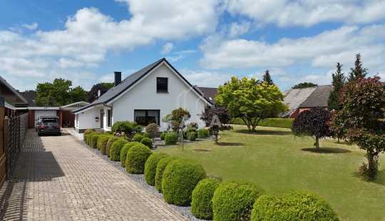 Bild von Charmantes Zuhause mit Garten, Garage und Nebengebäuden – ruhig gelegen in Holtland-Nücke!