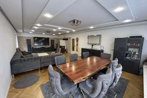 Kernsaniert 2023: 3-Zimmer-EG-Wohnung mit Terrasse, Holzofen und Stellplatz