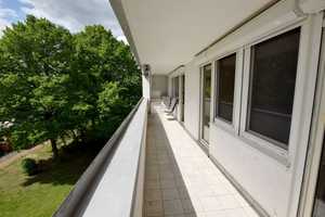 Großer Balkon + Fahrstuhl: Sonnige, großzügige 4-Zimmer-Wohnung mit Stellplatz... – Wolfsburg – Vorschaubild 2