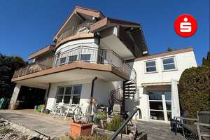 Lichtdurchflutetes Traumhaus mit großzügigem Garten in Hersbruck – Die vollständige Adresse der Immobilie erhältst du vom Anbieter., 91217 Hersbruck – Vorschaubild 1