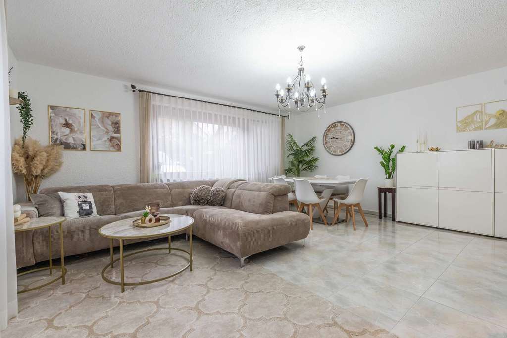 Immobilie in Straubenhardt - Großzügiges Mehrgenerationenhaus oder doch lieber Kapitalanlage ? - Bild 0