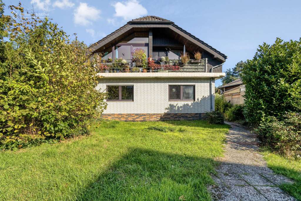 Immobilie in Dormagen - Ein Haus, unendliche Möglichkeiten...Drei Wohneinheiten in bester Lage von Dormagen-Ückerath - Bild 2