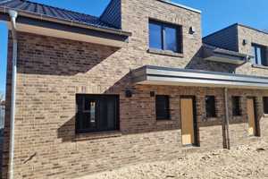 Erstbezug, ruhige Anliegerstrasse, Seenähe, PV mit 3,5KW Speicher, Anschluß für Wallbox mit 22KW – Leer (Kreis) – Vorschaubild 1