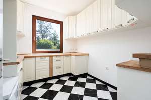 Charaktervolles Mehrparteienhaus mit Modernisierungspotenzial in zentraler Stadtlage von Delmenhorst – Die vollständige Adresse der Immobilie erhältst du vom Anbieter., 27749 Südliche Stadtmitte, Delmenhorst – Vorschaubild 4
