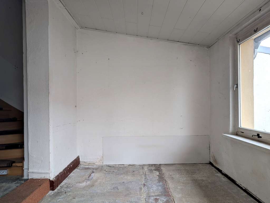 Immobilie in Bitterfeld-Wolfen - Viel Potenzial: Klinkerhaus mit PV-Anlage, Renovierung & Ausbauoption - Bild 3