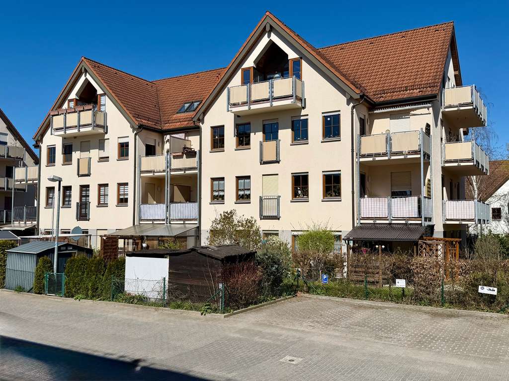 Immobilie in Leegebruch - Vermietete 2 Zi.-Wohnung im 2.OG inkl. Pkw-Stellplatz zu verkaufen! - Bild 2