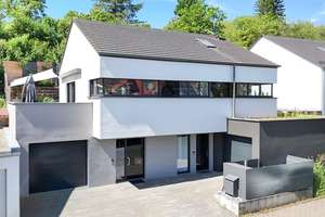 Hochwertiges Architektenhaus - Handwerkskunst und moderne Technik in sonniger Lage – Die vollständige Adresse der Immobilie erhältst du vom Anbieter., 97261 Güntersleben – Vorschaubild 2