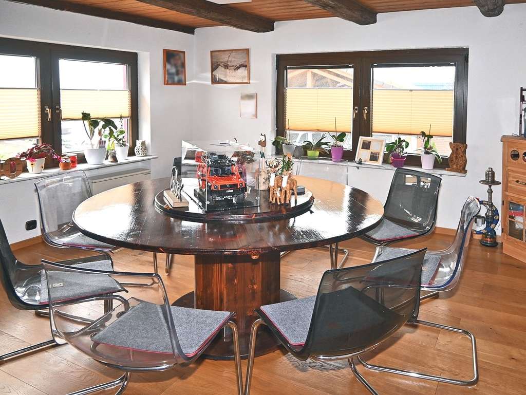 Immobilie in Bad Waldsee - Saniertes Großfamilienhaus mit zusätzlichem Grundstück und Wohnmobil-Carport bei Bad Waldsee - Bild 2