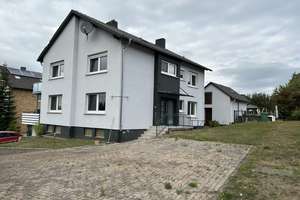 ***  Zweifamilienhaus in Rinteln-Exten  - idyllisch gelegen  - provisionsfrei  *** – Rote Mühle 3, 31737 Rinteln – Vorschaubild 1