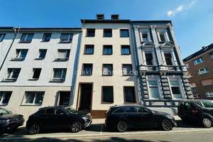 M'GLADBACH - ZENTRUM
SOLIDES 5-PARTEIENHAUS MIT ENTWICKLUNGSPOTENZIAL! – Die vollständige Adresse der Immobilie erhältst du vom Anbieter., 41061 Gladbach, Mönchengladbach – Vorschaubild 1