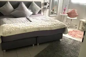 RESERVIERT!  1 Fam. Haus mit 2. Garagen, 4. Stellplätze großer Garten + kl. Hinterhaus TOP Zustand – Uhlandstraße 17, 63457 Main-Kinzig-Kreis – Vorschaubild 28