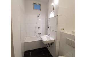 schöne 3-Zimmer-Altbauwohnung mit Balkon und EBK in Dresden