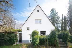 Charmantes Einfamilienhaus auf herrlichem West-Grundstück, auch Neubebauung nach §34 BauGB möglich – Die vollständige Adresse der Immobilie erhältst du vom Anbieter., 80939 Obere Isarau, München – Vorschaubild 2