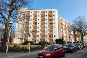 Sonnige und ruhige 2-Zi-Wohnung (Balkon, EBK, Stellplatz) im gepflegten Umfeld in Charlottenburg – Lindenallee 52, 14050 Berlin – Vorschaubild 2