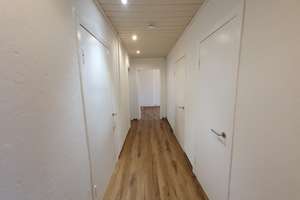 Renovierte 3-Zimmer-Altbau-Wohnung mit Dusche, Badewanne und Balkon im 1. OG – Ruhrstraße 26-28, 27570 Geestemünde, Bremerhaven – Vorschaubild 2