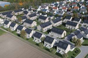 Erstbezug Roth-Eckersmühlen: Autarkes KfW-40-Eckhaus mit Premium-Küche, PV & Garage