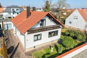 Familienfreundliches Eigenheim mit schönem Garten in ruhiger Lage von Zuchering!