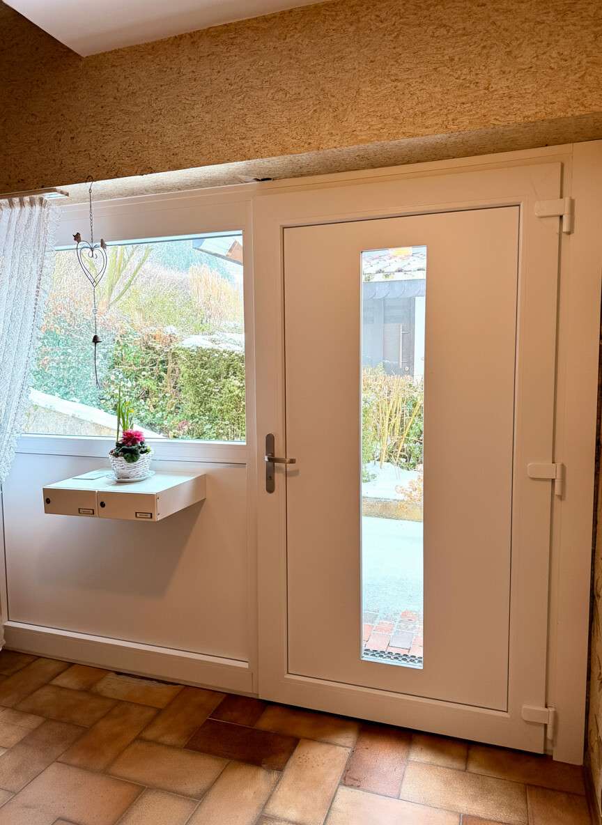 Immobilie in Horn-Bad Meinberg - Großzügiges 2-Familienhaus in Hanglage mit Dachterrasse, Loggia und 4 Garagen - Bild 3