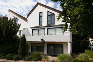 Großzügiges Reihenendhaus mit außergewöhnlich viel Platz in Split-Level-Bauweise!