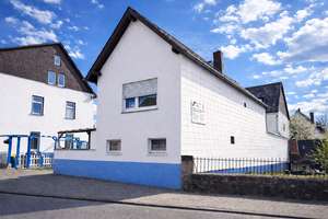 Kapitalanlage mit Substanz und Ausbaupotenzial mit Baugenehmigung – Mehrfamilienhaus in Laubach – Die vollständige Adresse der Immobilie erhältst du vom Anbieter., 35321 Laubach – Vorschaubild 4