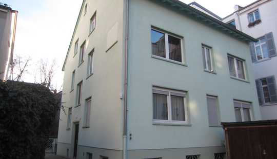 Bild von Leerstehendes Mehrfamilienhaus mit Aufstockungspotenzial und großem Grundstück in Bestlage
