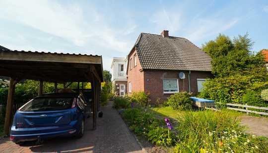 Bild von Modernisierte Doppelhaushälfte mit Garten und Carport