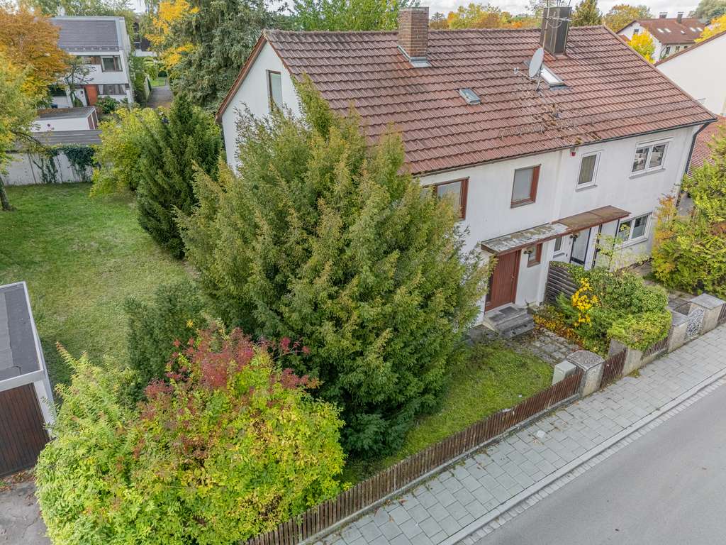 Immobilie in Aschheim - Stark renovierungsbedürftige Doppelhaushälfte in Aschheim - Bild 3