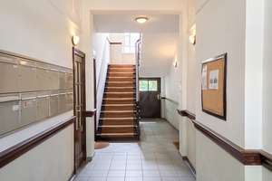 Zwei Balkone & Altbau-Charme: Stilvolle, vermietete Kapitalanlage in Berlin-Adlershof – Zinsgutstraße 14, 12489 Adlershof, Berlin – Vorschaubild 7