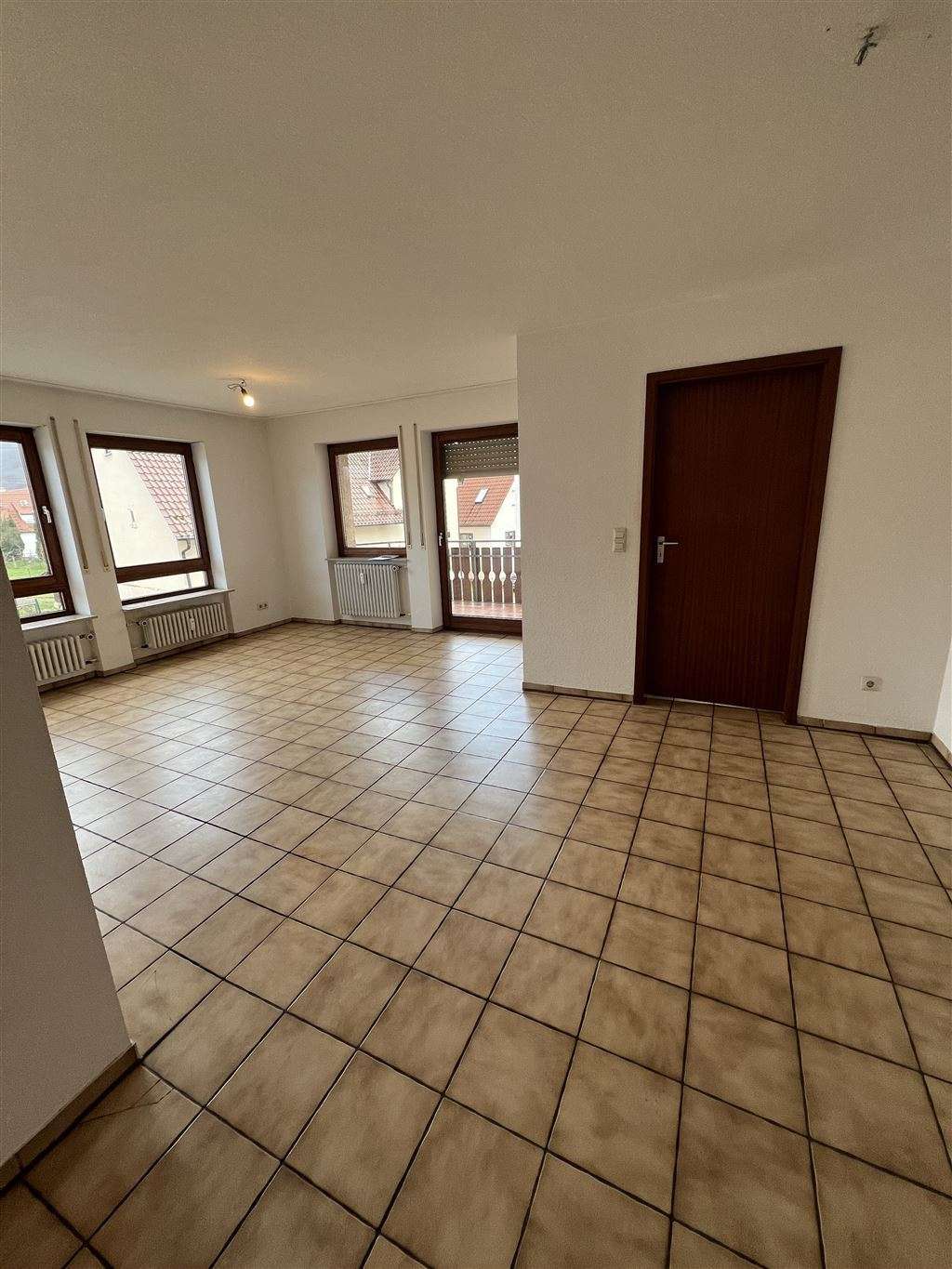 Immobilie in Dettingen an der Erms - Attraktive 3-Zimmer-Wohnung in Dettingen an der Erms – großer Balkon & Top-Grundriss - Bild 2