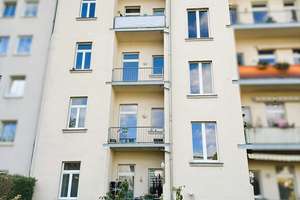 Bezugsfreie 2-Zimmer-Altbauwohnung mit Balkon in Chemnitz-Kaßberg: 57 m², OG, gepflegt & WG-geeignet – Die vollständige Adresse der Immobilie erhältst du vom Anbieter., 9112 Kaßberg, Chemnitz – Vorschaubild 2