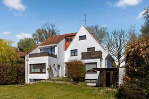 Familienfreundliches Zuhause - viel Platz, viel Licht, viel Potenzial – Die vollständige Adresse der Immobilie erhältst du vom Anbieter., 22359 Volksdorf, Hamburg – Vorschaubild 1