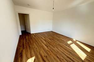 Lichtdurchflutete 3-Zimmer-Mansardwohnung im denkmalgeschützten Altbau - frisch saniert mit 69 m² – Gambrinusstraße 16, 1159 Friedrichstadt, Dresden – Vorschaubild 3