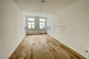 **Helle, vollständig renovierte 3-Zimmer-Wohnung im EG mit Balkon & hochwertiger Ausstattung**