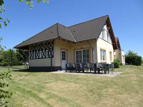 Ein Ferienhaus In Einer Pittoresken Gegend Zu Verkaufen