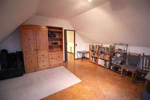 3 Wohnungen oder 5 Apartments: Wohnhaus möbliert, mit Gewerbefläche am Marktplatz in Homberg (Efze)  – Die vollständige Adresse der Immobilie erhältst du vom Anbieter., 34576 Homberg (Efze) – Vorschaubild 40
