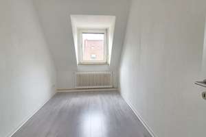 Moderne Wohnung im DG: Einbauküche inklusive – Die vollständige Adresse der Immobilie erhältst du vom Anbieter., 33647 Brackwede, Bielefeld – Vorschaubild 11