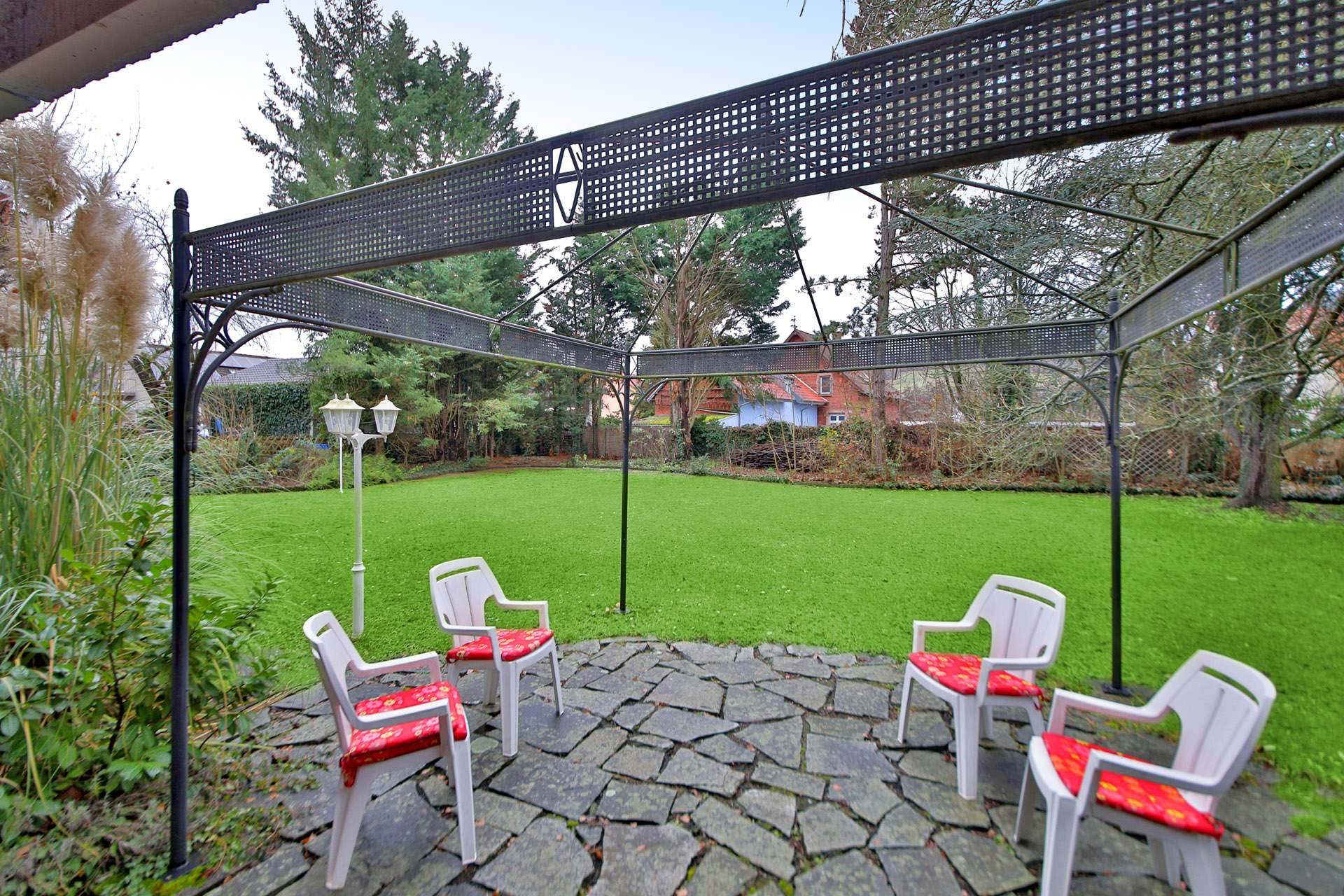 Immobilie in Albersweiler - Großzügiges Anwesen mit Bauland, naturnah gelegen, sucht neuen Eigentümer! - Bild 2